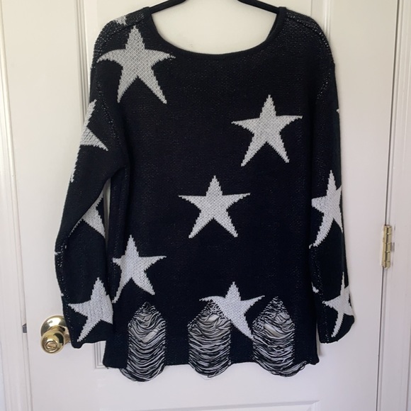 Off the shoulder Star Sweater - Picture 7 of 8